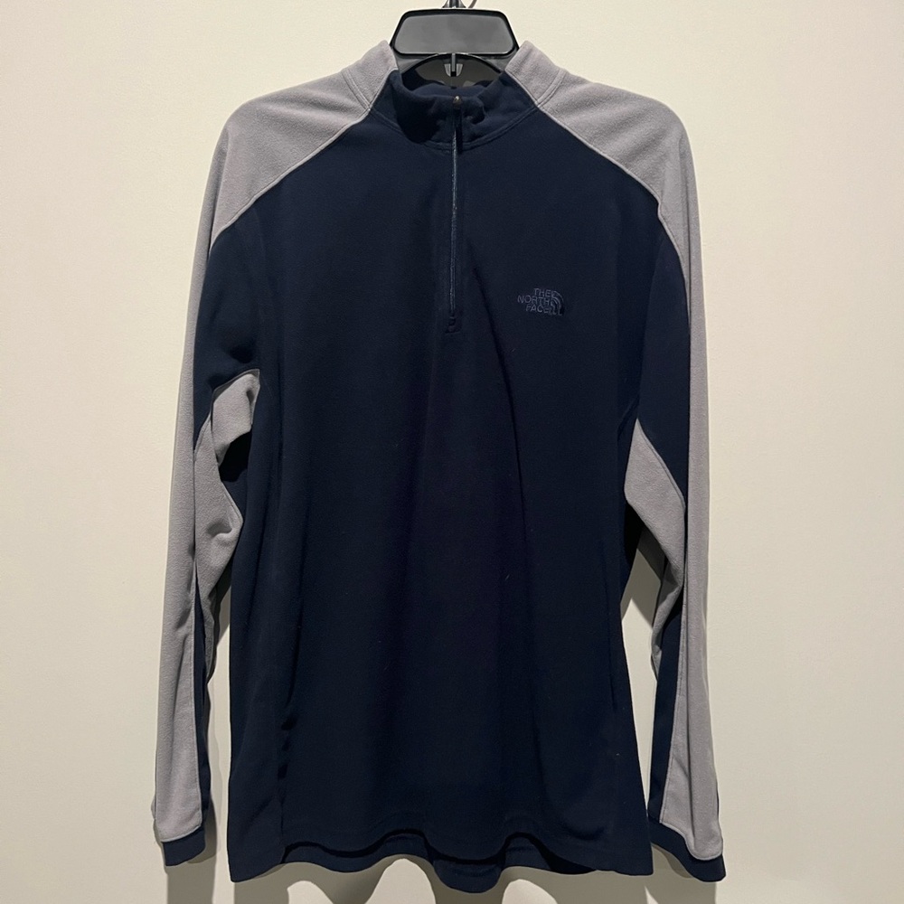 Men’s 1/4 zip. The North Face. Navy blue. Large. Gently used. Non smoking.